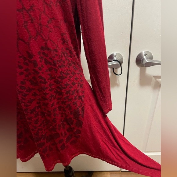 BLEU Animal Print Gem Embellished Sharkbite Hem 3/4 Sleeve Top. Size Large EUC - Picture 5 of 9